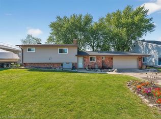 2965 Barkman Dr, Waterford, MI 48329