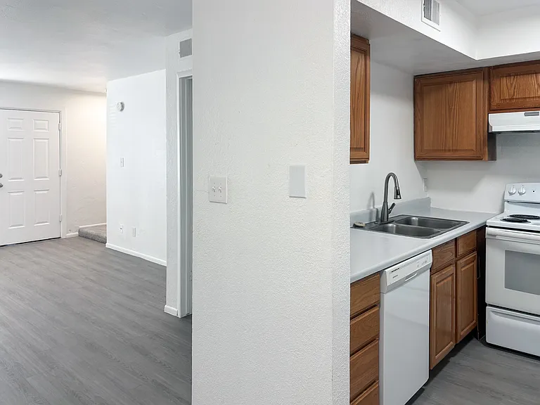 13020 N 21st Pl #U08 — Photo 2
