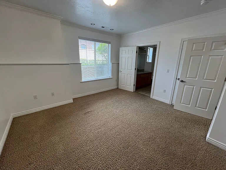 242 N 500 W #101 — Photo 10