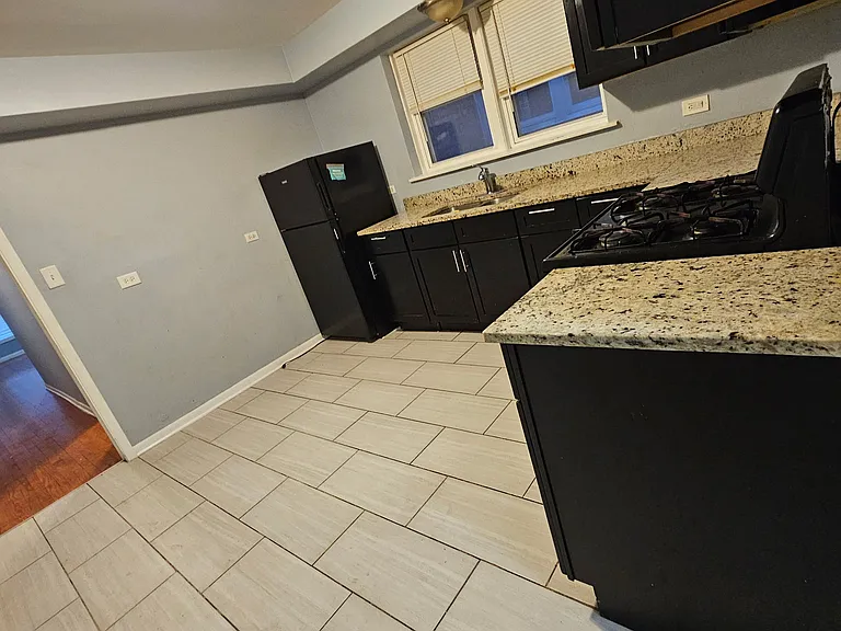 7814 S Essex Ave — Photo 3