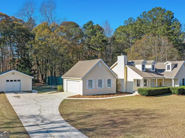 145 Manor Cir, Sharpsburg, GA 30277