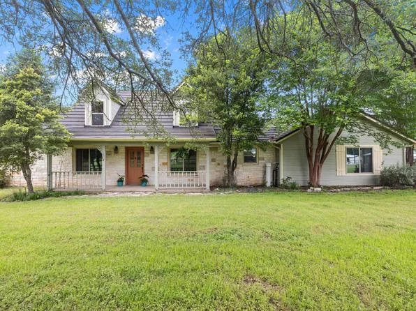 330 Woodcreek Ct, Granbury, TX 76049