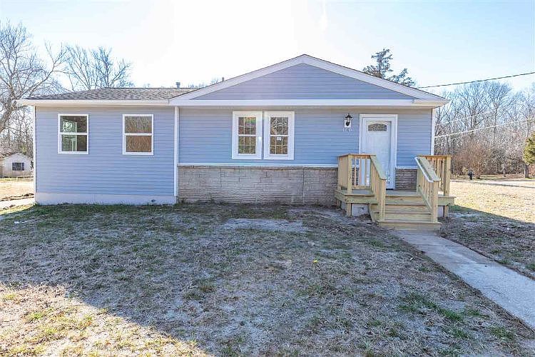 1st image of 101 Cochran St