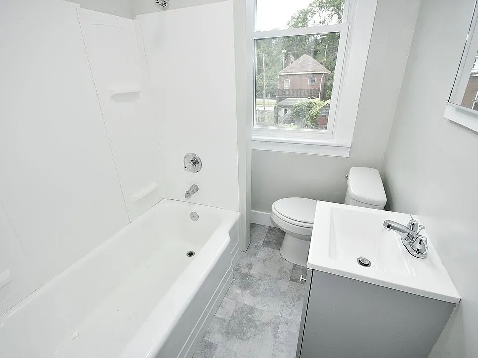 303 N Holland Ave