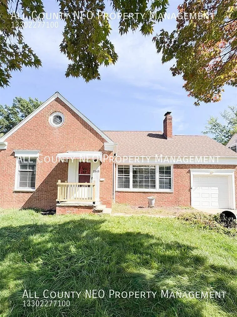 Spacious and charming 4-bedroom, 2-bath home in Cleveland Heights! — Photo 1