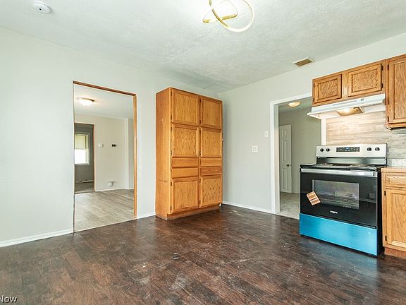 5th image of 3295 W 46th St