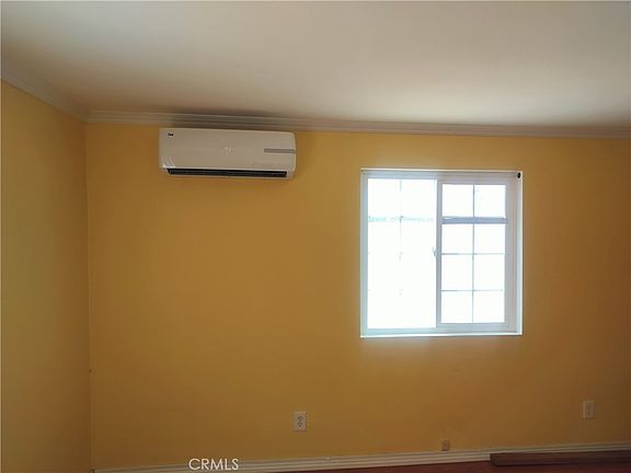 5th image of 14833 Victory Blvd