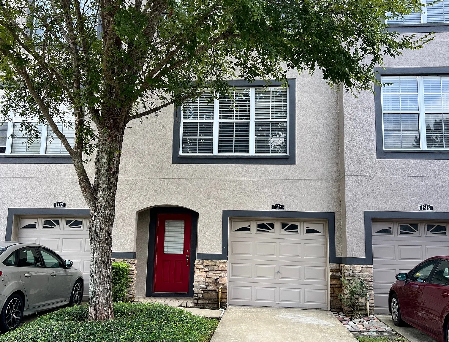 3 bed, 3.5 bath, 1917 sqft, $2,850 — Photo 1