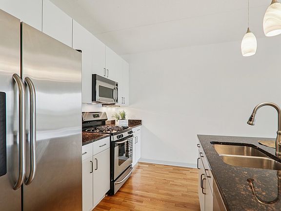 4th image of 900 Chicago Ave Unit 416