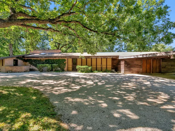 99 Little Melody Ln, Lake Forest, IL 60045