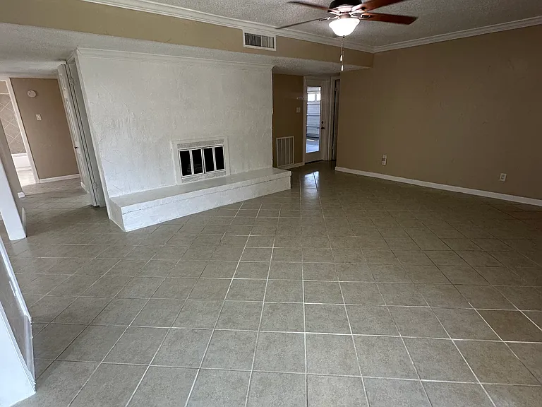 3902 Acorn Green Dr — Photo 4