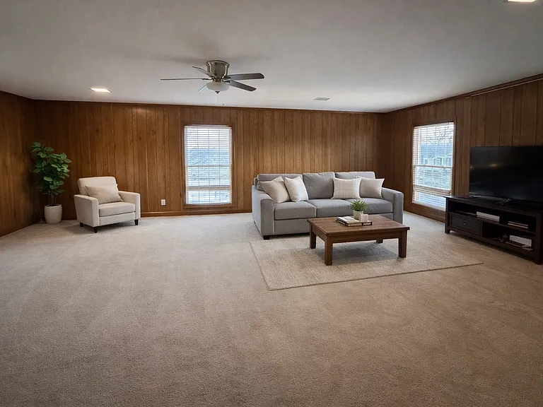 8302 James Robertson Ct — Photo 14