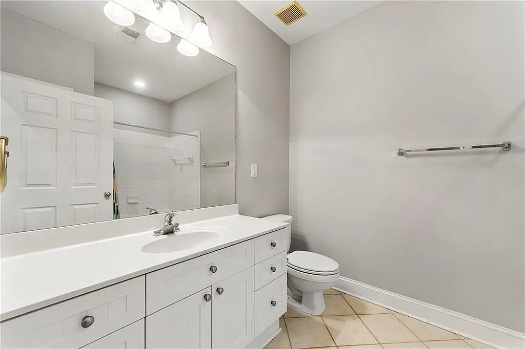 1 bed, 869 sqft, $1,695 — Photo 3