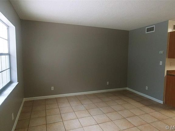 4th image of 522 NE 1st Ave APT 6