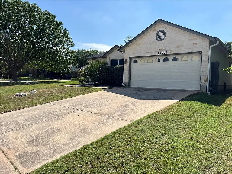 17737 Kessler Dr — Photo 2