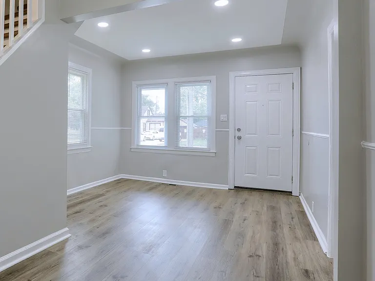22395 Columbus Ave — Photo 2