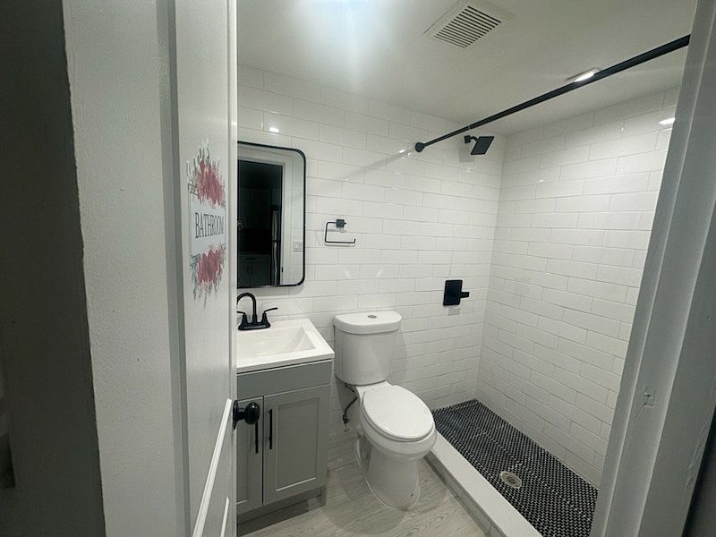 2nd image of 1015 E 228th St #1