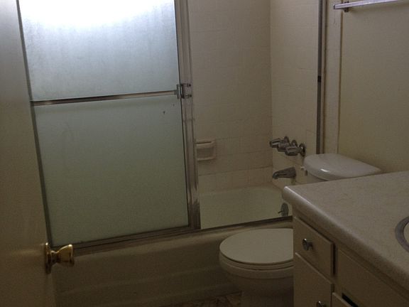 4th image of 215 N Inglewood Ave APT 4
