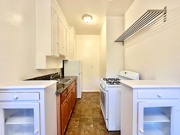 3rd image of 608 S Dunsmuir Ave APT 207
