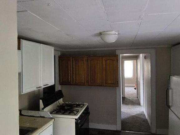 3rd image of 177 Clifton St