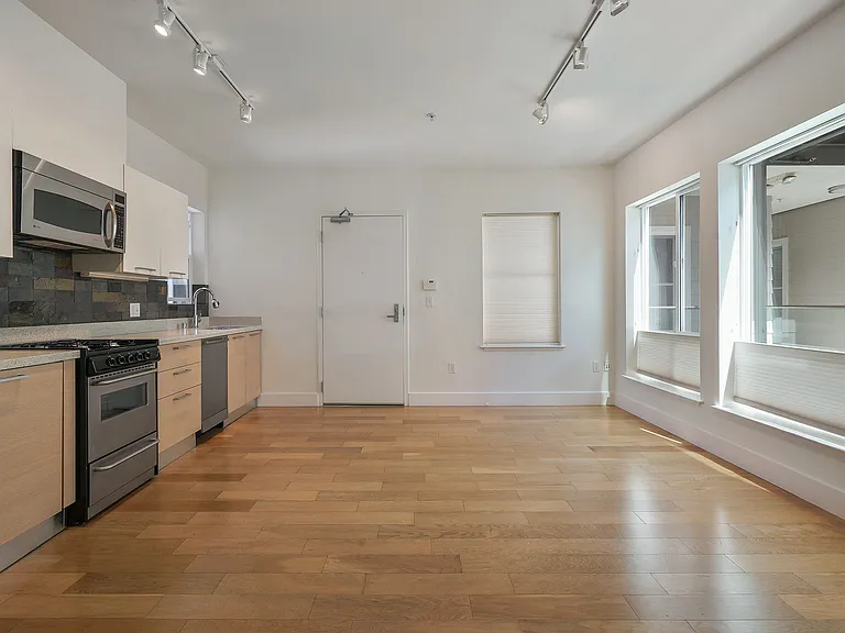 566 S Van Ness Ave #21 — Photo 2