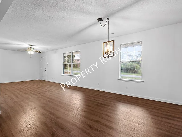 3404 Frawley St — Photo 12