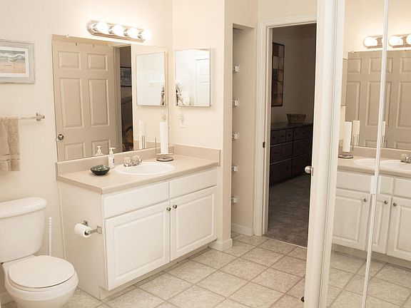 5th image of 60 Fenwick Hall Aly APT 537
