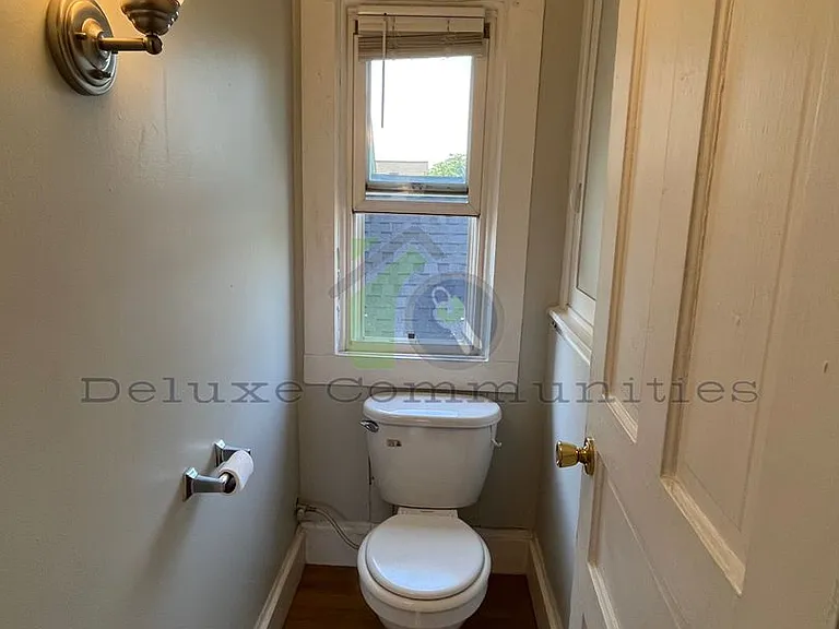 1021 Broadway Ave NW — Photo 14