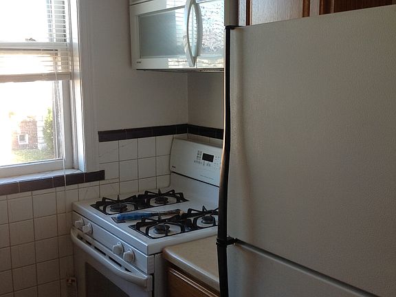 2nd image of 3947 Chippewa St APT 2E
