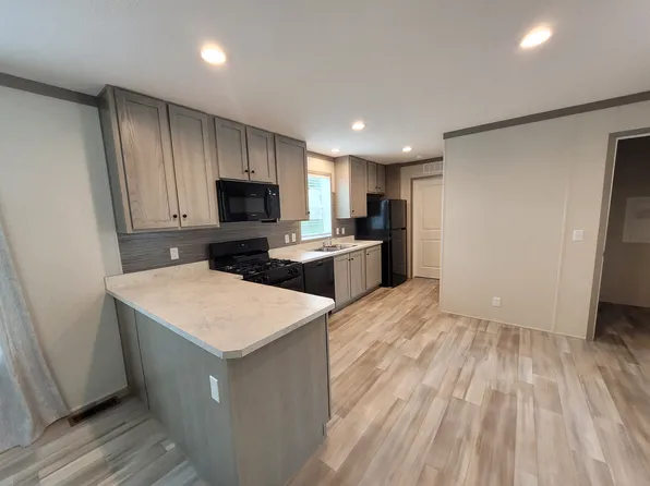 855 W Jefferson St, Grand Ledge, MI