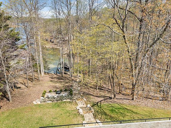 2nd image of 290 Dodee Ln