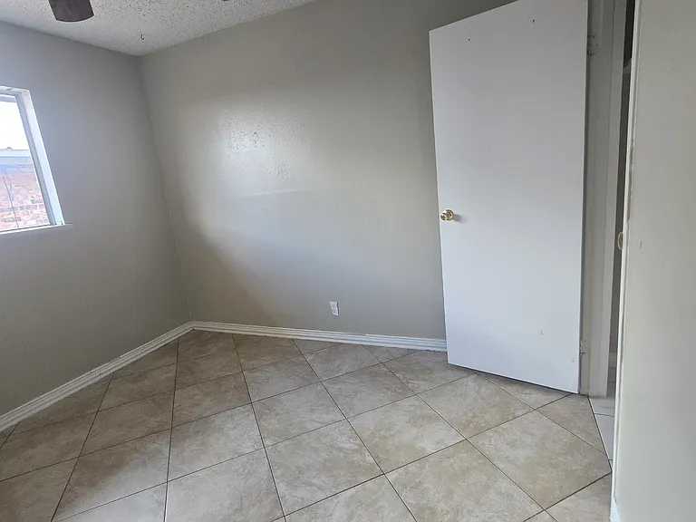 1400 N Saint Marys St #89 — Photo 7
