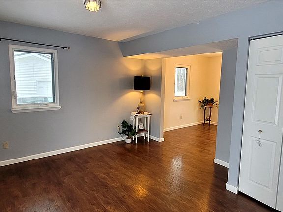2nd image of 9945 Holly Dr