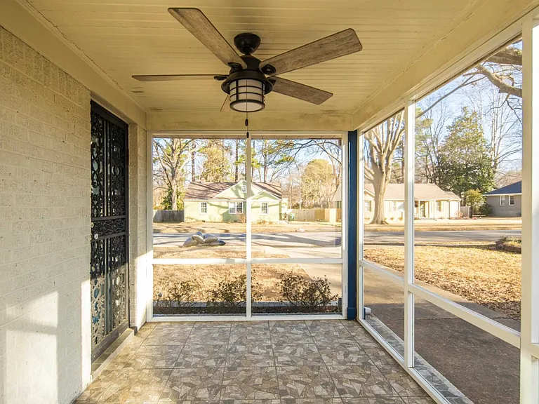 Screened In Porch