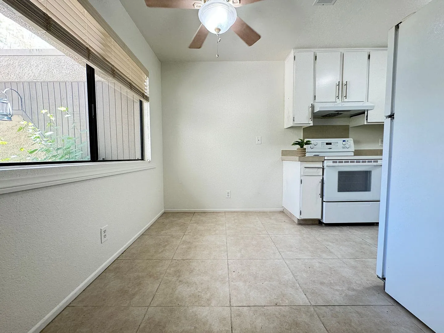 Coming Soon!! Beautiful Ground Floor 2 Bed 2 Bath Condo In Palm Springs — Photo 4