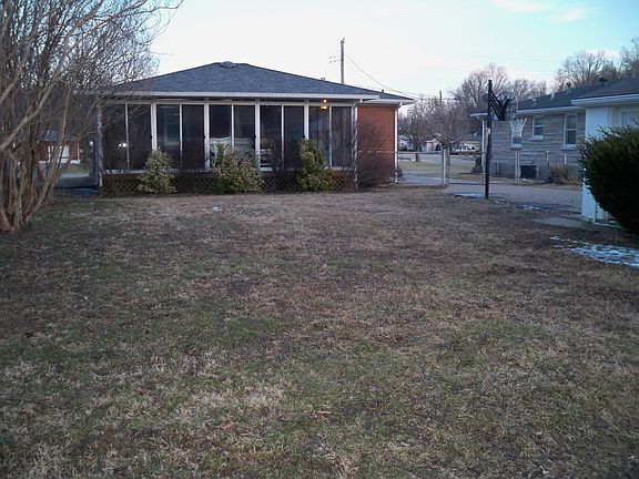 3rd image of 8204 Hillview Ct