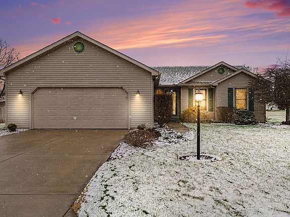 2nd image of 20981 Rivers Edge Dr