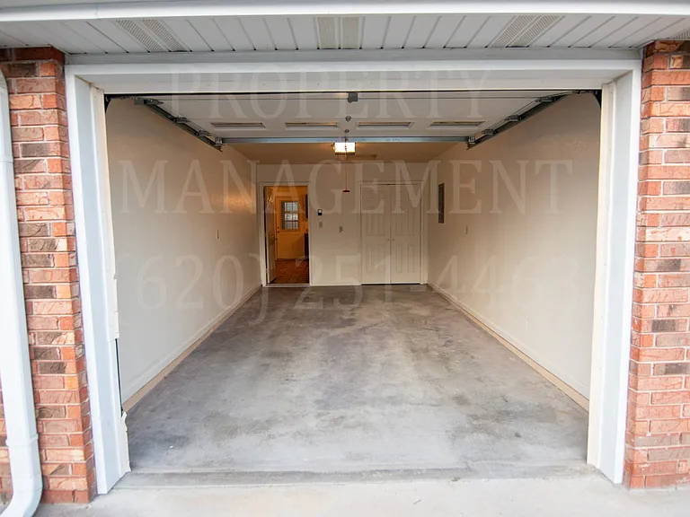813 Shawnee St — Photo 16