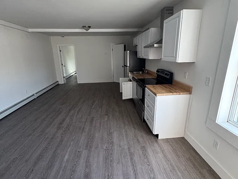 363 Windsor Rd #4 — Photo 4