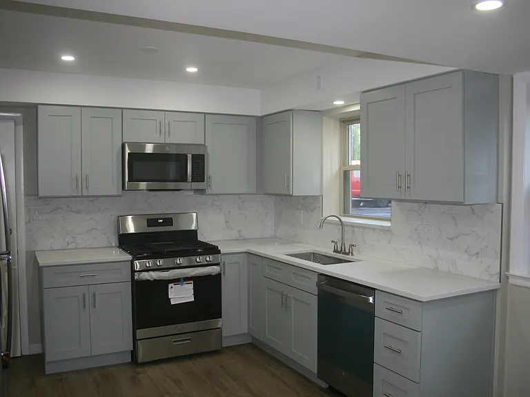 1333 Woodview Ln — Photo 2