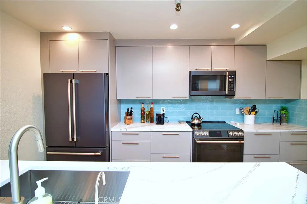 2 bed, 1379 sqft, $5,500 — Photo 3