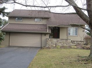 831 Colonial Ct, Waterville, OH 43566