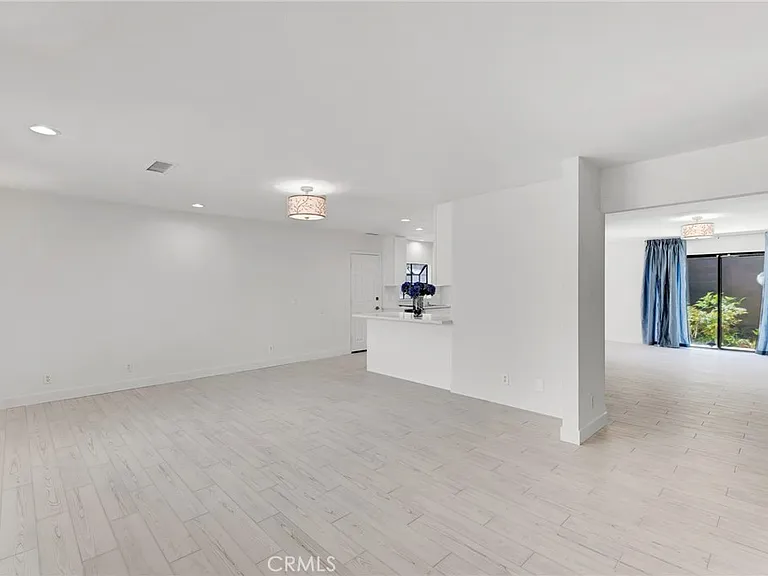 221 Acacia Ln — Photo 11