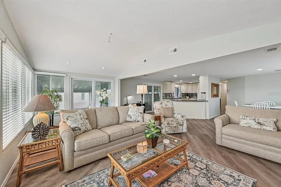 2 bed, 1304 sqft, $3,000 — Photo 2