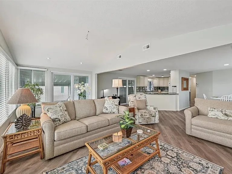 106 Lazy River Rd — Photo 2