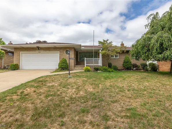 5672 Pinnacle Park Dr, Seven Hills, OH 44131