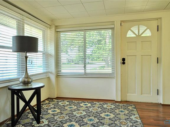 2nd image of 2315 Sheffield Pl