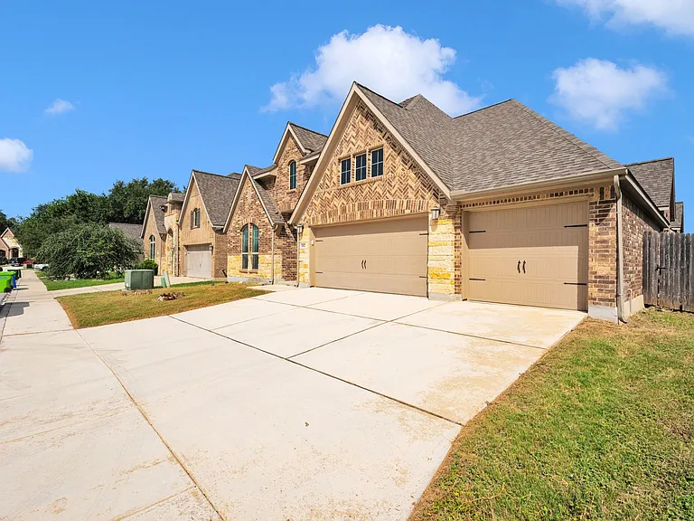 8823 Haystack Rd — Photo 3