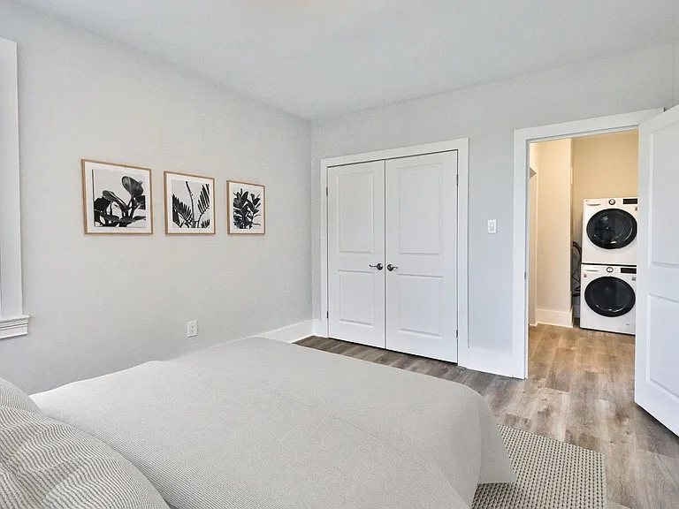 Bedroom, Washer/Dryer in-unit
