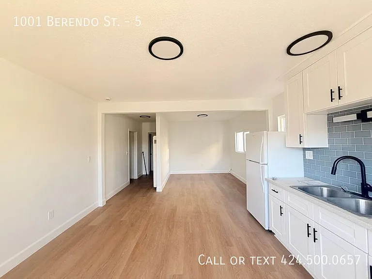 1001 N Berendo St #5 — Photo 1